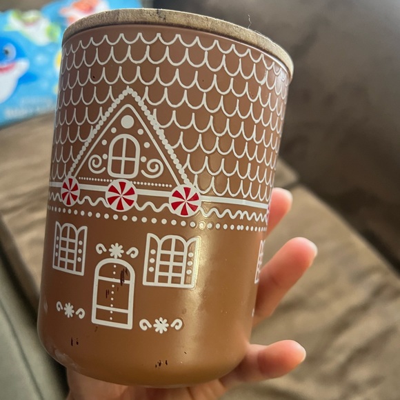 NEW Gala Group Holiday Gingerbread House 2-Wick Candle Pumpkin Spice Scent 15 oz - Picture 5 of 11